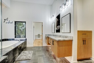 Building Photo - 5002 Milam St