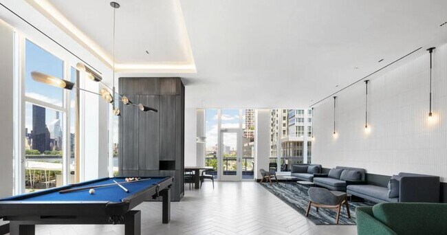 Foto del edificio - 5241 Center Blvd