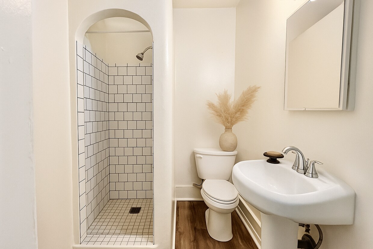 Foto principal - 2606 Normandie Ave