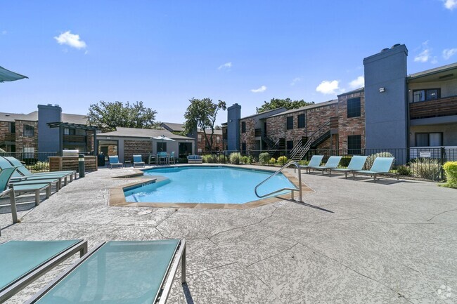 Poolside - Creekside on the Green