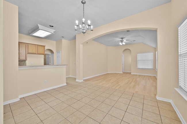 Building Photo - 12119 Lakewood Villa Dr