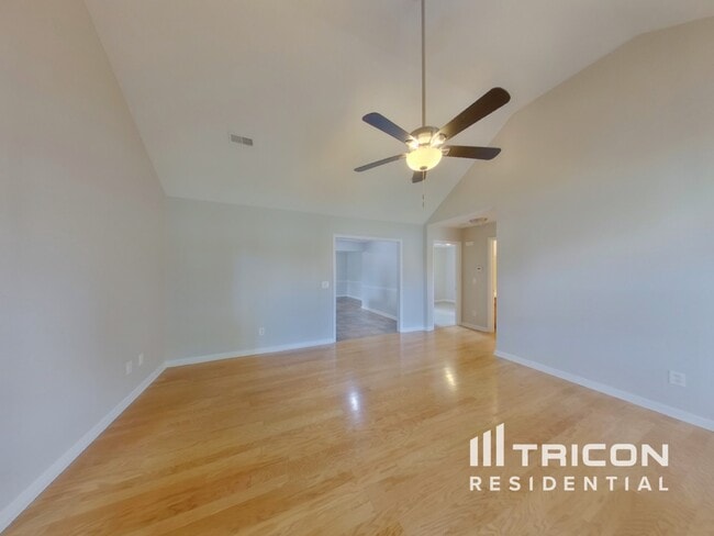 Building Photo - 2108 Montgomery Ln