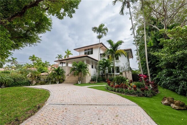 Foto del edificio - Amazing 2 Story House in Coral Gables