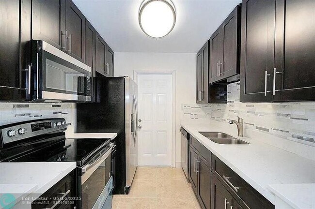 Foto del edificio - 9165 NW 26th St