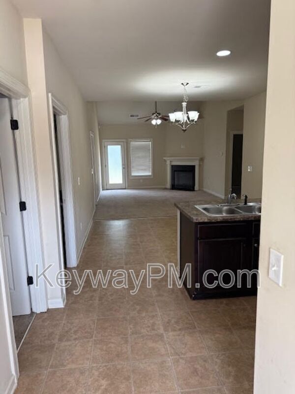 Building Photo - 921 Erika Ln