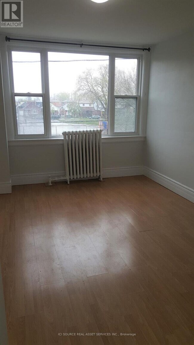 Photo du bâtiment - 44 Bartonville Ave W