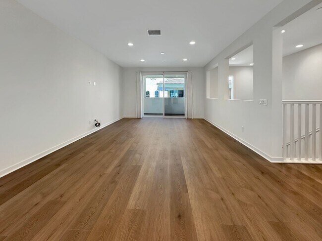 Foto del edificio - Luxury 4Bd/3.5Ba Smart Home in Gated Lake ...