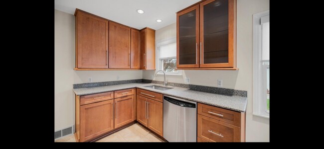 Foto del edificio - 4252 Mandalay Ave