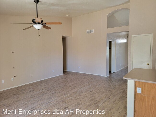 Foto del edificio - 4 br, 2 bath House - 9643 N 94TH AVE
