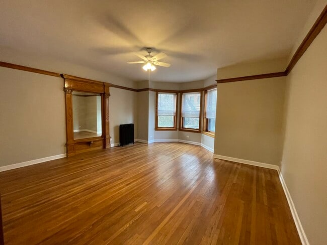 Building Photo - 5215 S Dorchester Ave