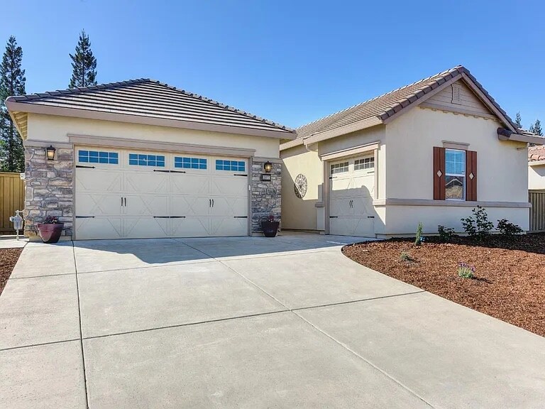 Primary Photo - 2077 Hidden Falls Dr