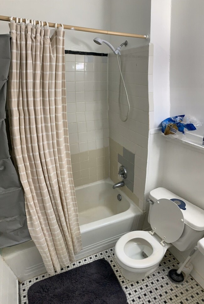 Foto del edificio - 72 Revere St