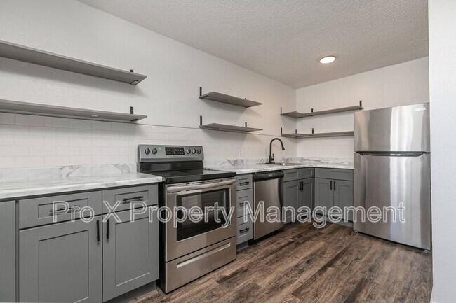 Building Photo - 1147 E Elm St