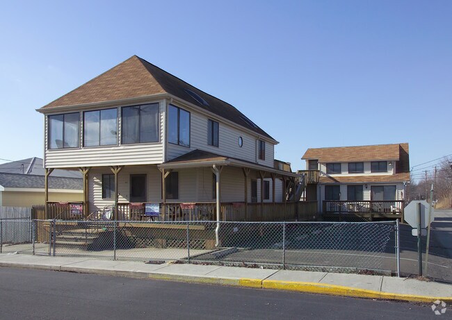 Foto del edificio - 67-69 Hartford Ave