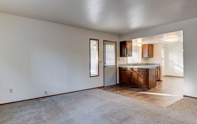 Foto del edificio - 775 N Oak Harbor St