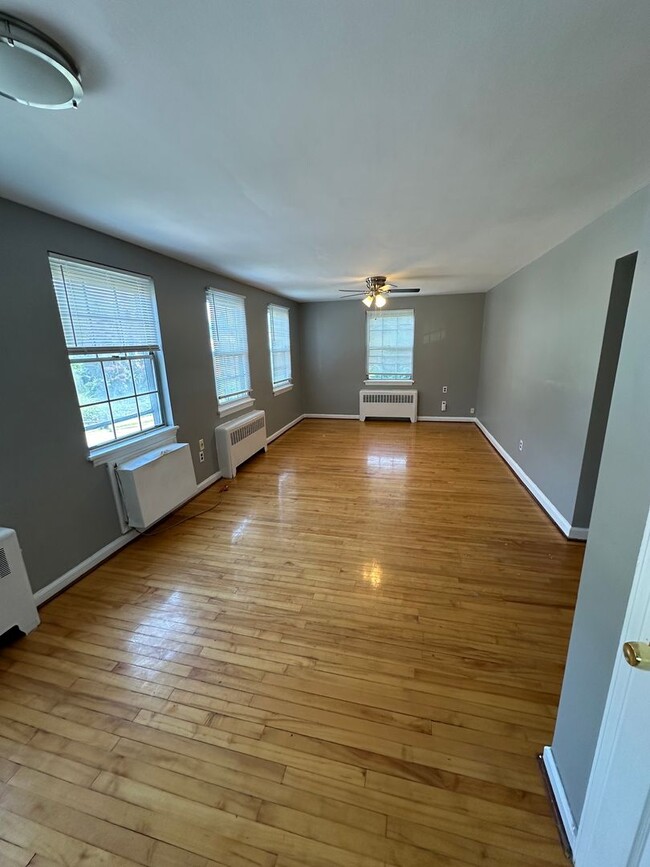 Photo - 209 W Parkway Ave Apartment