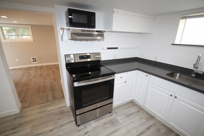 Building Photo - 7326 Triplex