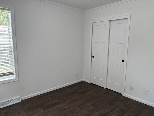 Building Photo - 352 Cimarron
