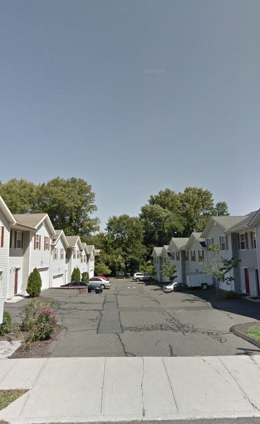 3404 Madison Ave, Bridgeport, CT 06606 Condo for Rent in Bridgeport