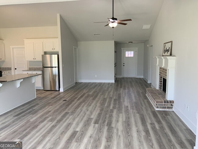 Building Photo - 117 Lake Meadows Dr