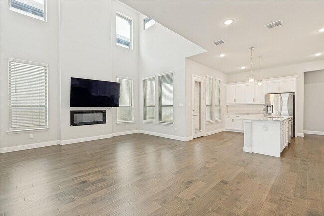 Building Photo - 13050 Scissortail Dr