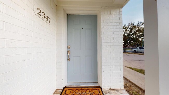 Foto del edificio - 2347 Cornell Dr