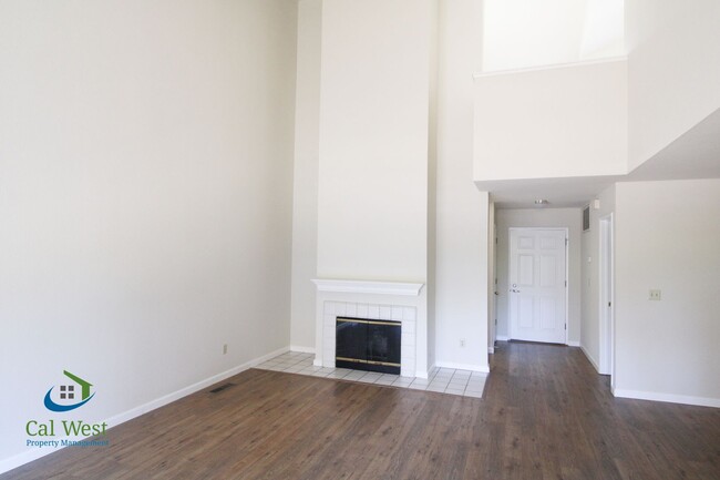 Foto del edificio - $3995 - 2 Bd/2.5 Ba Spacious Townhome in Q...