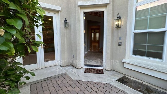 Foto del edificio - 956 Harbor Ct