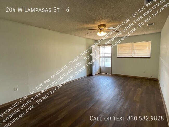 Building Photo - 204 W Lampasas St