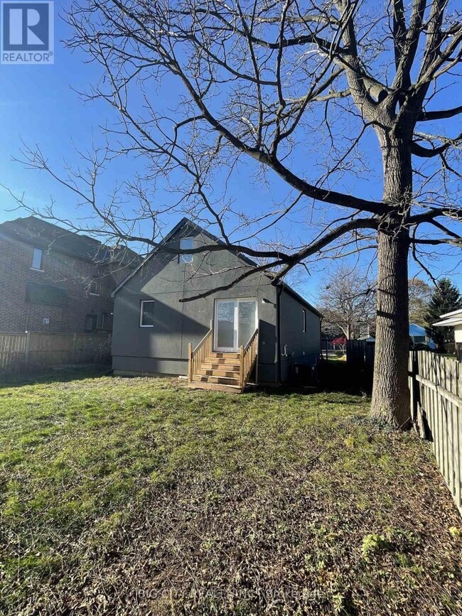 Photo du bâtiment - 741 Hillview Crescent