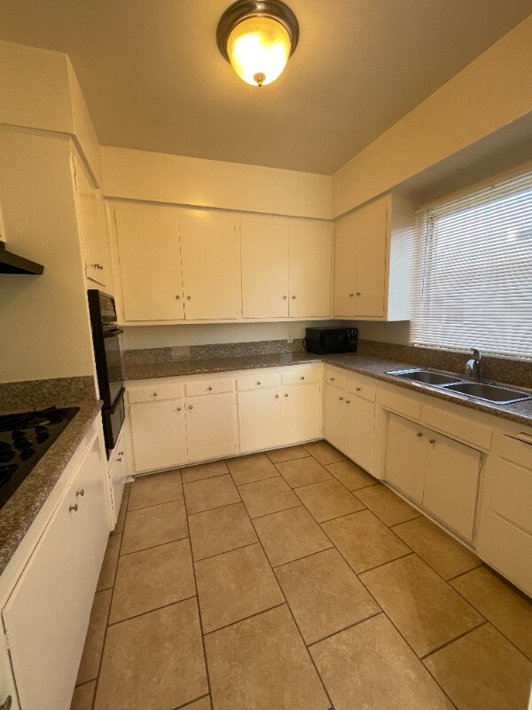 Foto del edificio - 1122 S Clark Dr