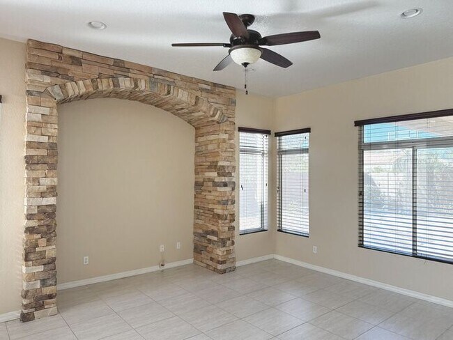 Building Photo - Welcome to this stunning 4Bedroom- 2Bath home located in the Vibrant city of Tempe, AZ.