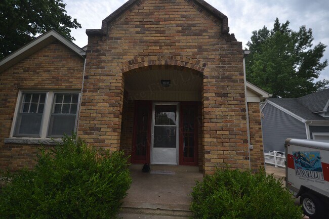 Building Photo - 208 W Maupin St