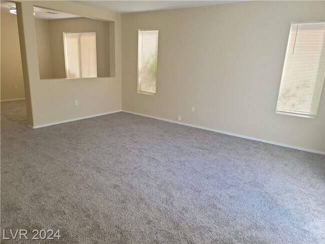 Building Photo - CHARMING 3-BEDROOM TOWNHOME ON SOUTH END O...