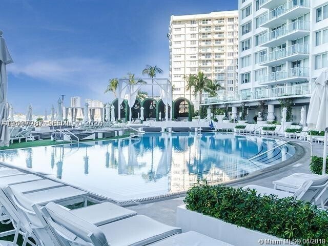 Foto del edificio - 1100 525