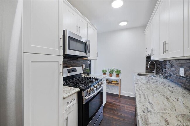 Building Photo - 860 Grand Concourse
