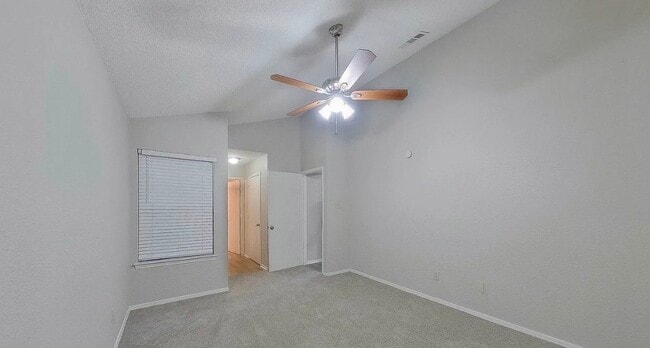 Building Photo - MOVE IN READY