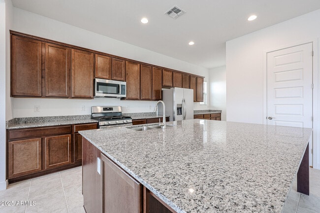 Building Photo - 7654 W Crabapple Dr