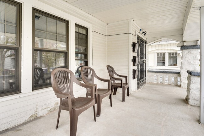 Foto del edificio - 184 Butler Ave