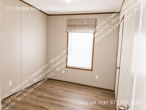 Building Photo - 315 Robin Ann Ave