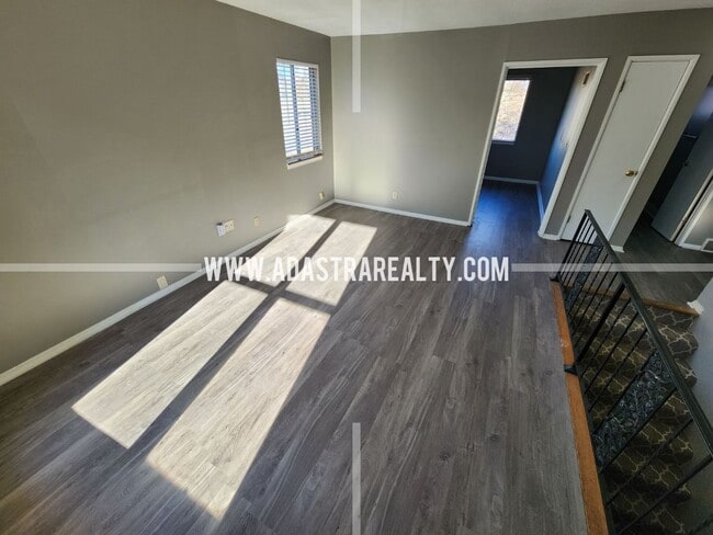 Building Photo - Awesome 2 Bedroom Duplex in Overland Park-Coming SOON!!