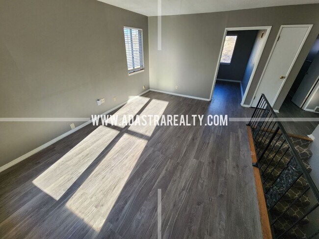 Foto del edificio - Awesome 2 Bedroom Duplex in Overland Park-Coming SOON!!