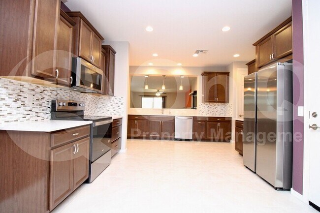 Foto del edificio - 9644 W Fallen Leaf Ln