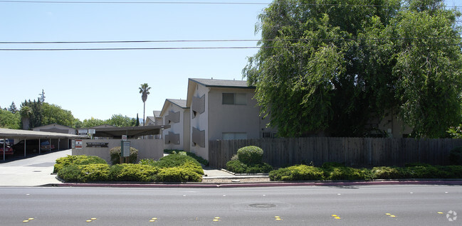 Building Photo - Willow Green