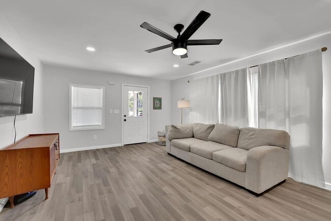 Foto del edificio - 280 Stone Mountain St