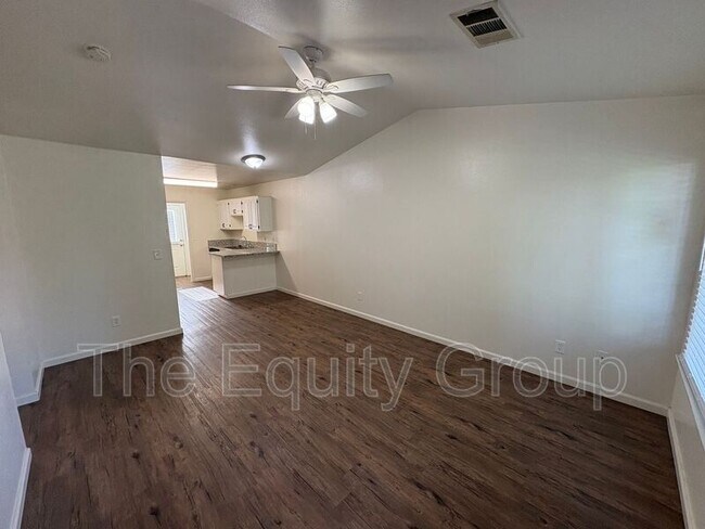 Foto del edificio - 376 W Sierra Ave