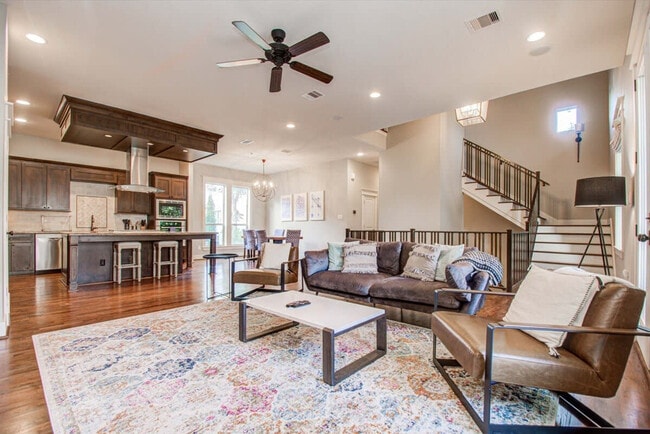 Building Photo - 2323 Woodhead St