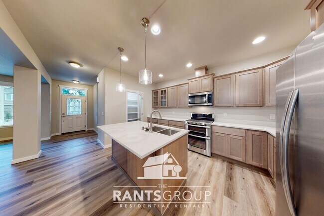 Building Photo - Beautiful Home! Great Location!  Easy I5 A...