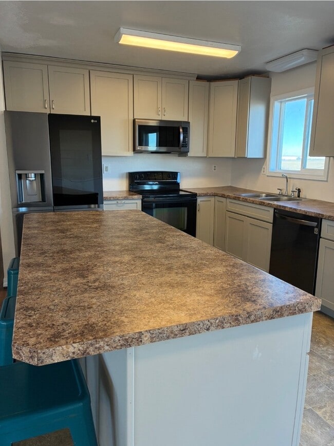 Building Photo - 2862 E 400 S