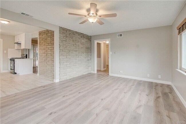 Foto del edificio - 1242 E Everett Pl